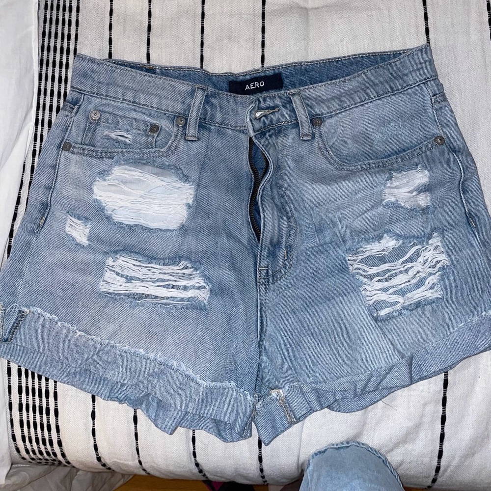 Aeropostale light wash Mom shorts